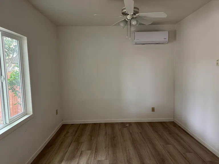 302 Brown St — Photo 4