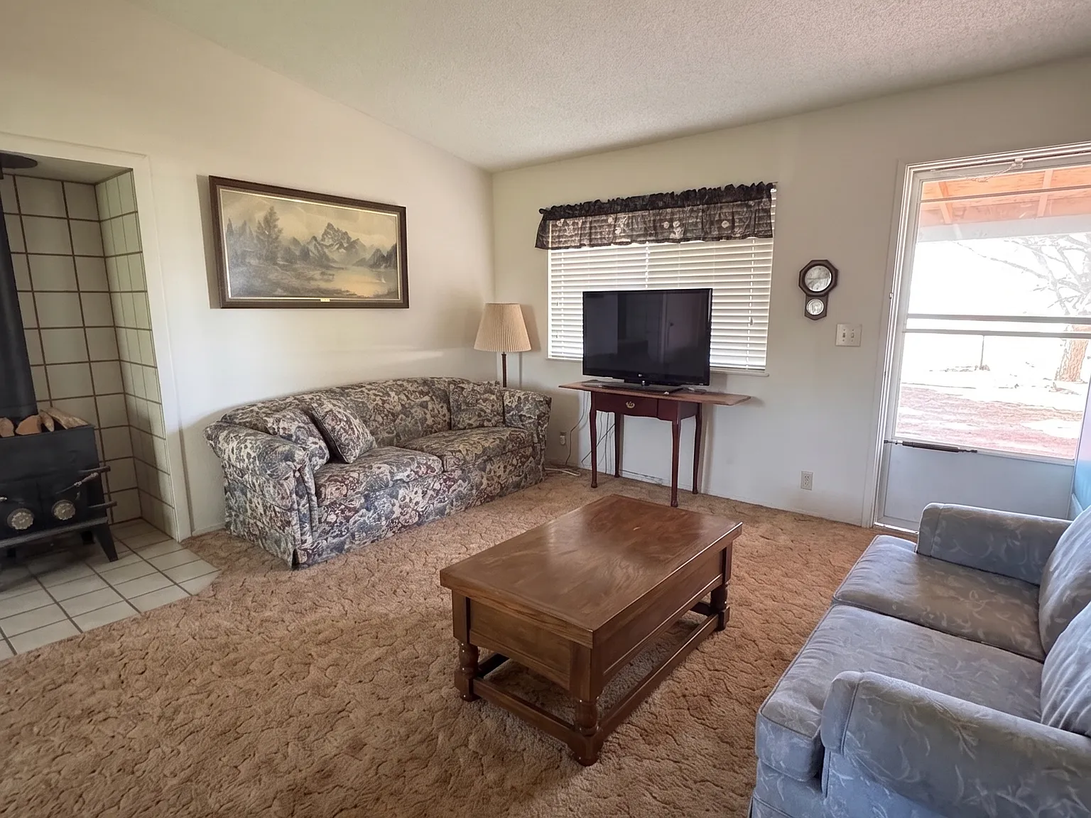 686-800 Bamboo Way - Susanville — Photo 2