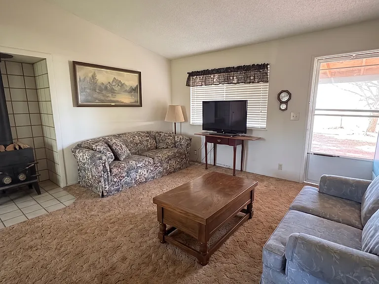 686 Bamboo Way — Photo 2