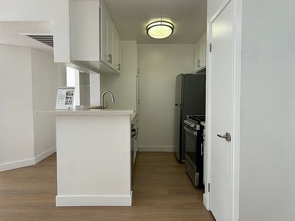 5th image of 11030 Hartsook St APT 102