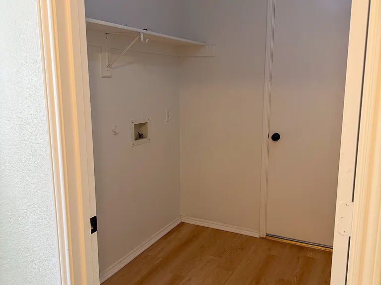 7015 Hillwood Dr — Photo 22