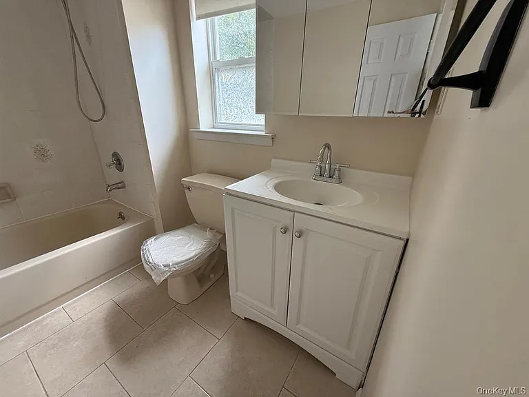 60 Columbia Ave — Photo 27