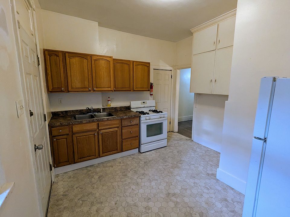1st image of 2138 Green St APT 1