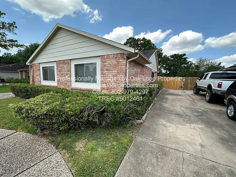 9306 Bollingbrook Dr — Photo 3