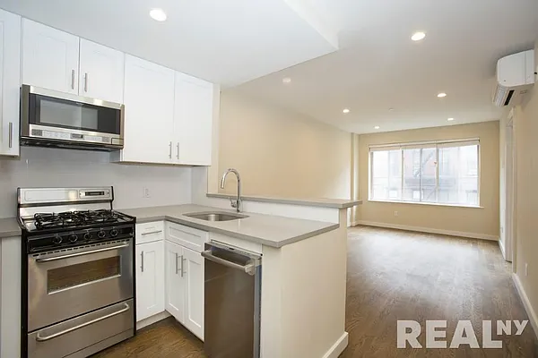 Rented by REAL New York | media 26