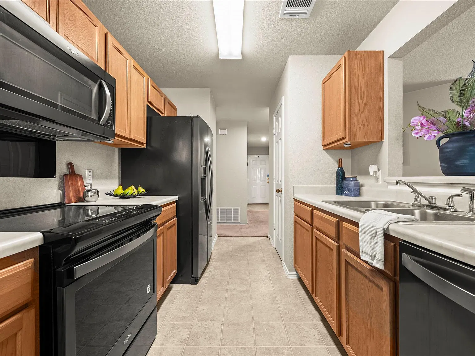 3 bed, 2.0 bath, 1463 sqft, $1,850 — Photo 3
