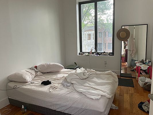 5th image of 140 Weirfield St #3