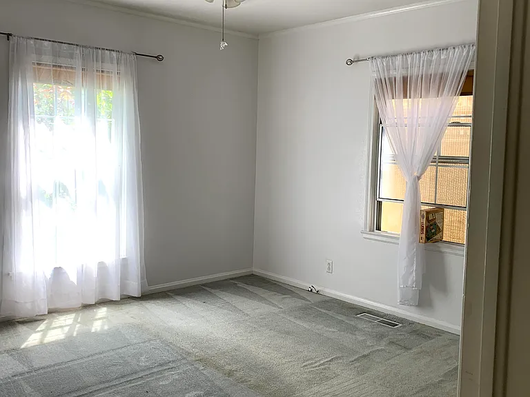 1111 W Elm St — Photo 6