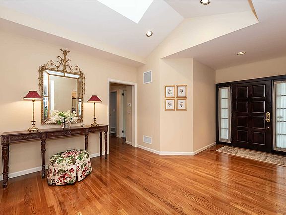 2nd image of 75 Foxhunt Cres