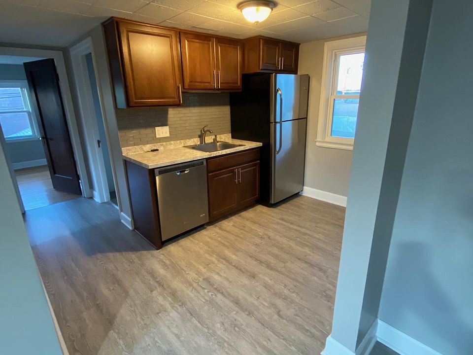1st image of 720 Woodland Dr