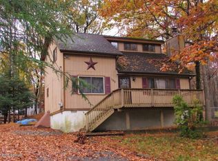 162 Mountain Lake Dr, Dingmans Ferry, PA 18328
