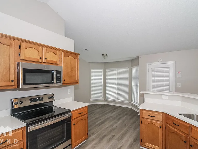 10374 Cottage Oaks Dr — Photo 2