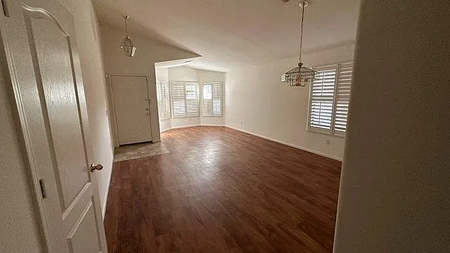 12418 W Windsor Blvd — Photo 3