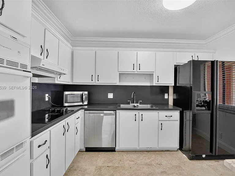 359 Lakeview Dr #102 — Photo 5