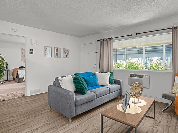 5th image of 801 J St #2B-2Ba-400Sqft