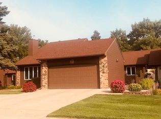 408 Summerwood Dr, Watertown, SD 57201