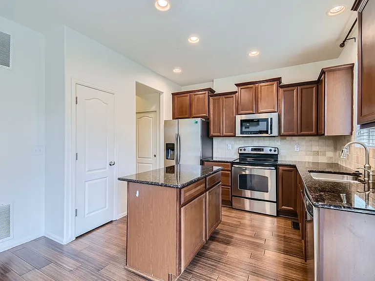 13000 Tamarac St — Photo 10