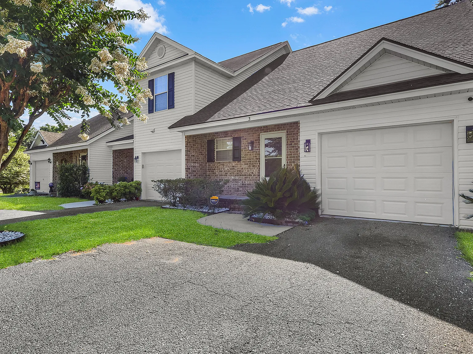 3 bed, 2.5 bath, 1412 sqft, $1,995 — Photo 3