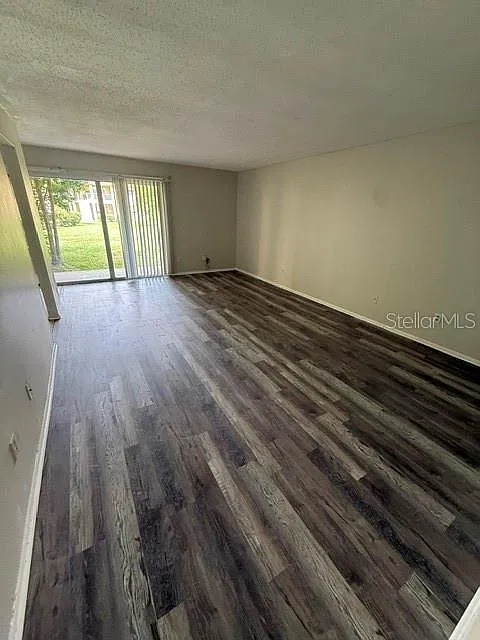 3 bed, 2.0 bath, 1432 sqft, $1,555 — Photo 4