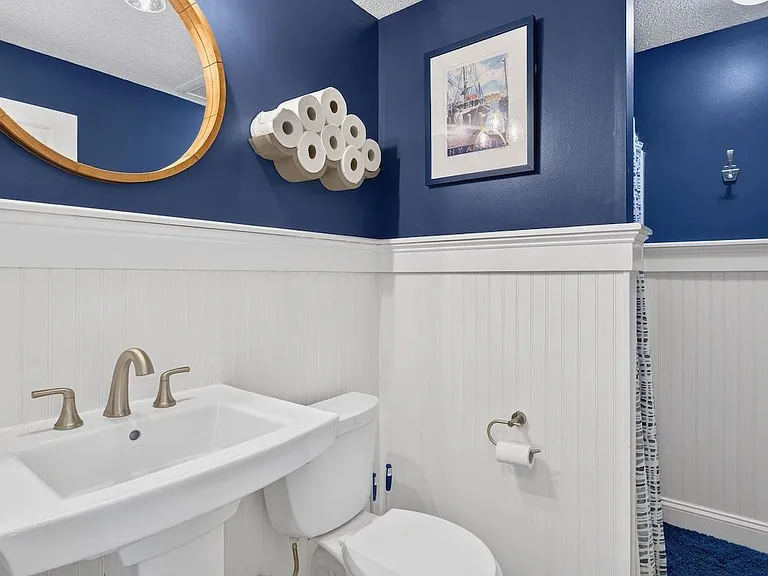 Full bathroom 2