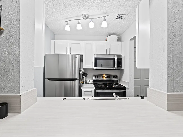 Woodland Heights Apartments — Photo 7
