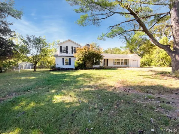 4642 Theiss Rd, Saint Louis, MO 63128