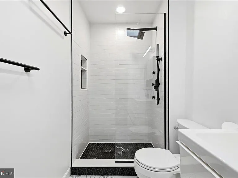 1008 Bashford Ln — Photo 23