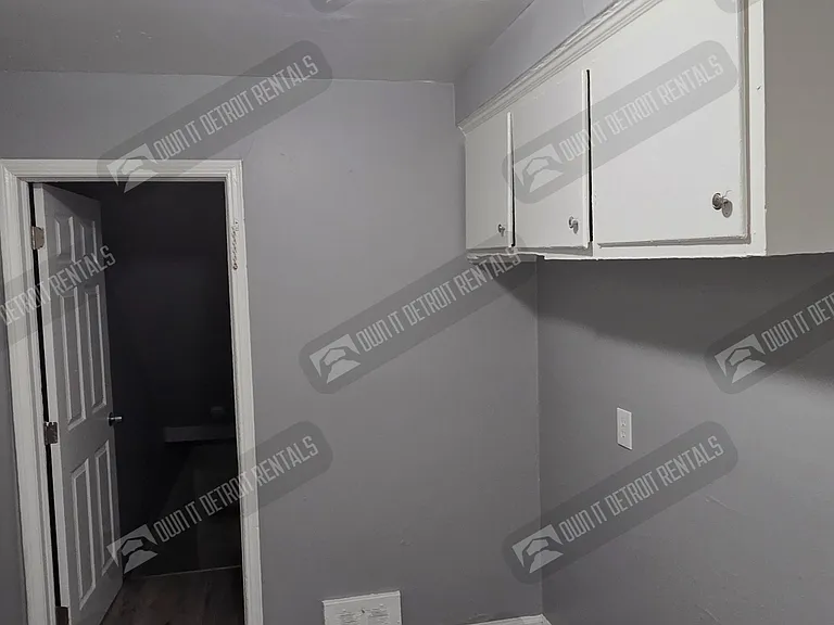 2746 Ewald Cir — Photo 15