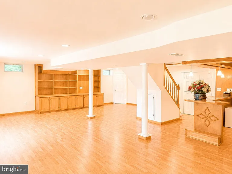 4037 Runnymead Dr — Photo 29