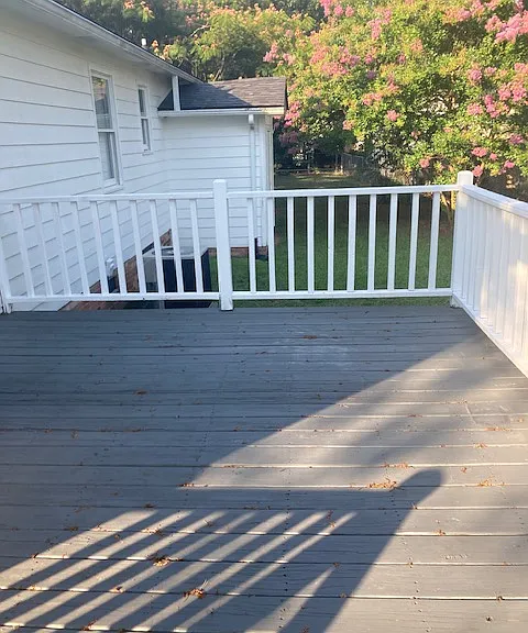 698 Florida Dr — Photo 3