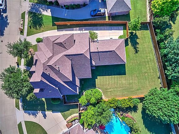 3rd image of 7104 Oakbury Ln