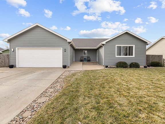 5th image of 1326 Lakeview Dr