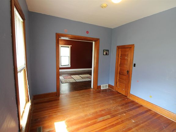 4th image of 811 Hancock St