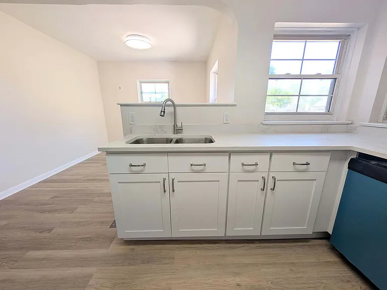 588 S Kennedy Dr — Photo 9