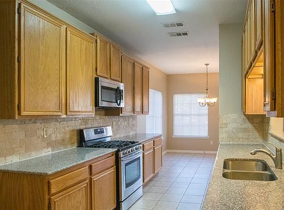 4th image of 2210 Brazos Dr