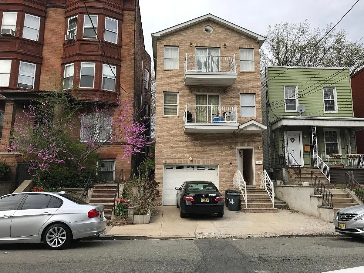 3 bed, 2000 sqft, $825 — Photo 1