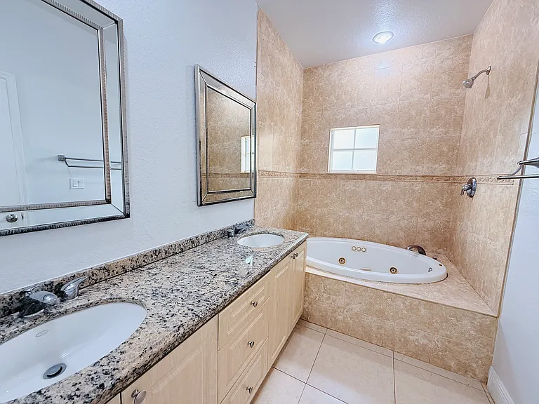 3465 Everglades Blvd N — Photo 7