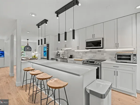 3224 Adams Ct, Fairfax, VA 22030