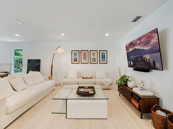 5th image of 324 Caribbean Rd