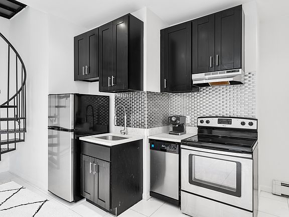 2nd image of 169 Manhattan Ave APT 1A