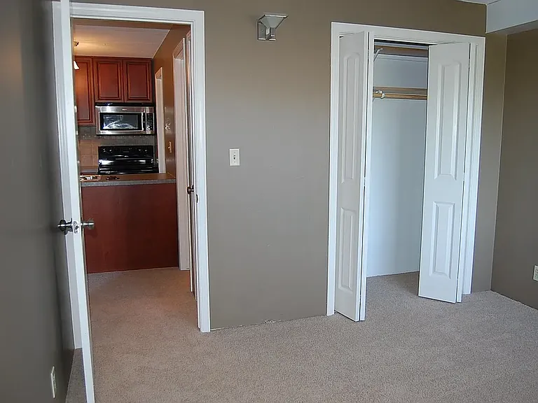 G Street Apartments — Photo 2
