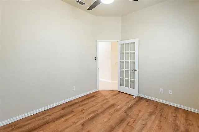 901 Witherby Ln — Photo 22
