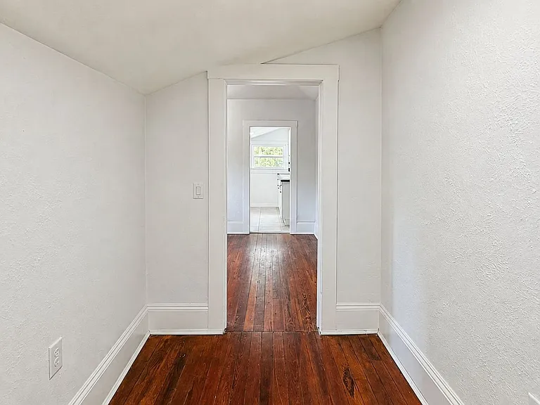 128 Orange Ave — Photo 2