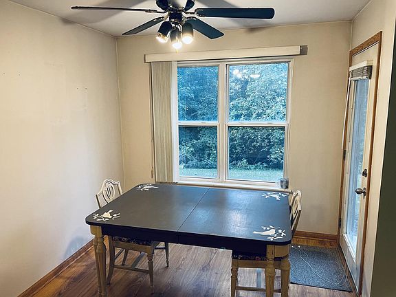 5th image of 992 Langtry Ct APT A