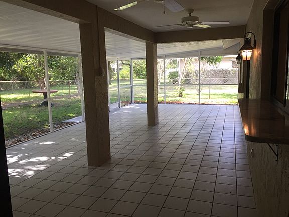 4th image of 2332 SE 8th Pl