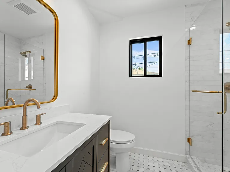 162 1/2 N Almont Dr — Photo 11