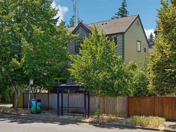 9423 Roosevelt Way NE, Seattle, WA 98115