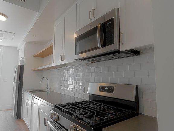 5th image of 112 E Ortega St #306