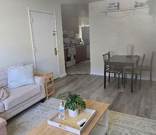 4th image of 109 Kent Ter #C