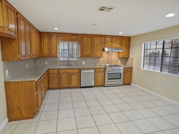 Glenoaks Apartments - 11819, 11819 Glenoaks Blvd, San Fernando, CA 91340